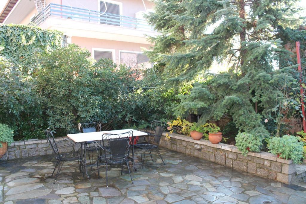 Guesthouse Karahalios Polydrossos Exterior photo