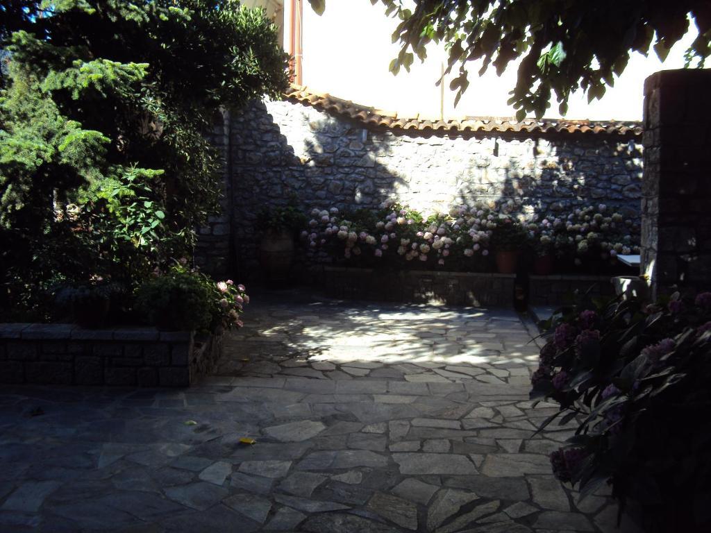 Guesthouse Karahalios Polydrossos Exterior photo